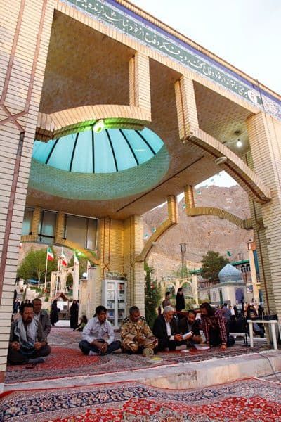 گزارش تصویری گلباران قبور مطهر شهدای کرمان